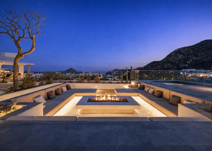Apartment Rooftop Escape • Walk To • Luxury