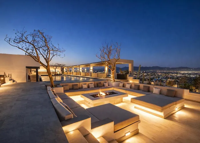 Rooftop Escape • Walk To • Luxury Apartment *