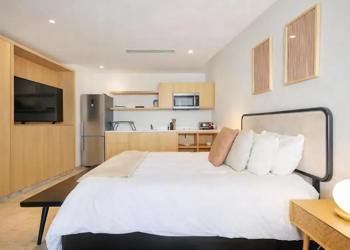 Apartment Rooftop Escape • Walk To • Luxury *