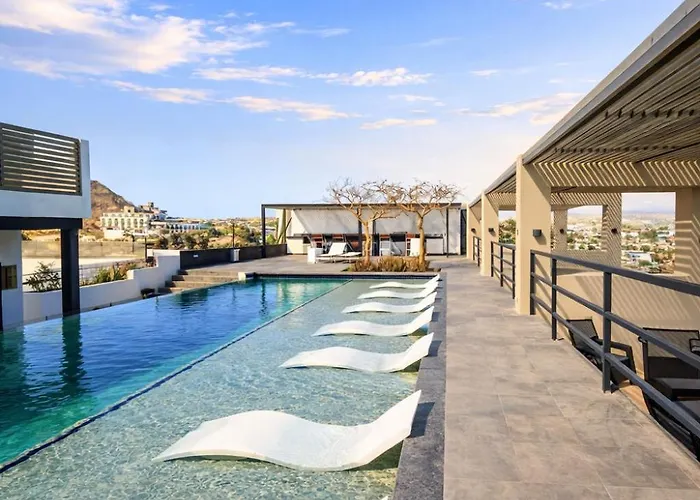 Rooftop Escape • Walk To • Luxury Apartment