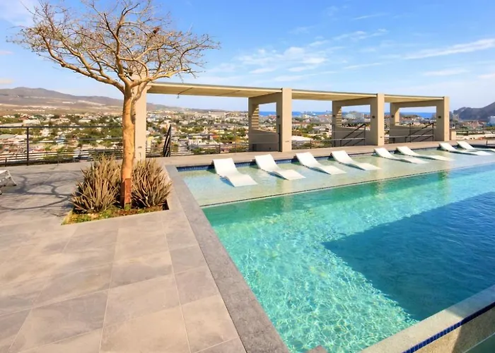 Rooftop Escape • Walk To • Luxury Apartment *