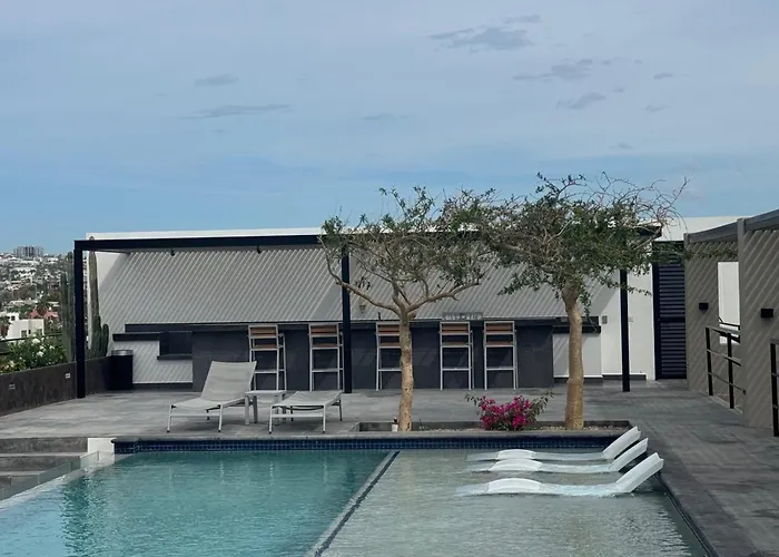 Rooftop Escape • Walk To • Luxury Apartment *