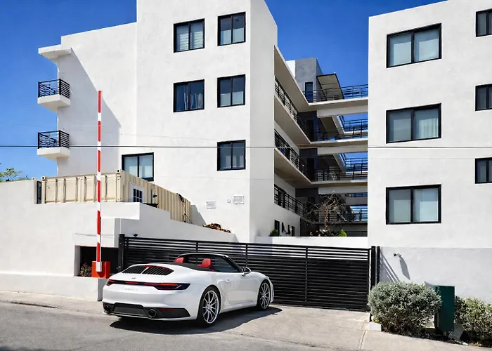 Rooftop Escape • Walk To • Luxury Apartment *